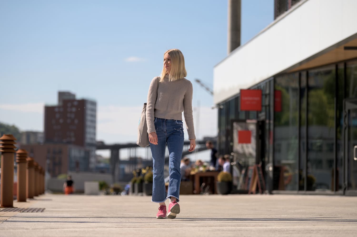 UT - OG HJEM IGJEN: Tiril tar for tiden en master i finans på NHH i Bergen. Hun ser for seg å jobbe i utlandet noen år etter studiene, men så vil hun hjem til Norge.